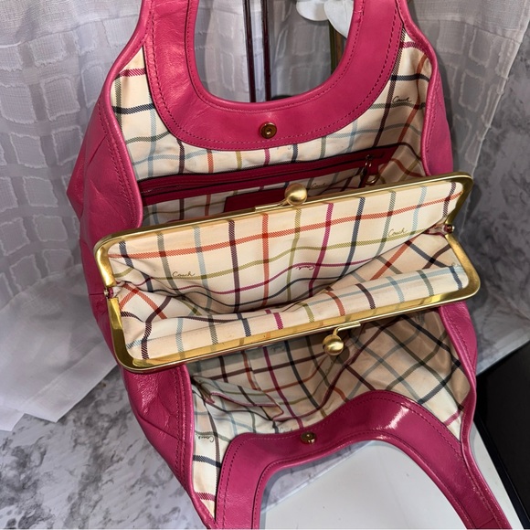 Coach Kisslock Ergo 2008-EUC- 12520 - Picture 8 of 8